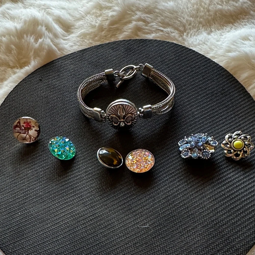 Silver Tone Bracelet with Interchangeable Snaps - Picture 3 of 7